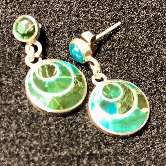 Turquoise silver 1” long dangle earrings with 925 stamp. Pretty and delicate - Picture 1 of 8